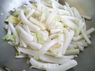 裙带菜烧白菜的做法步骤：3