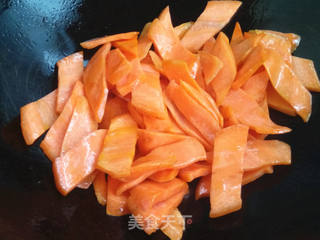 杏鲍菇炒胡萝卜的做法步骤:4