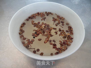 翅根烧土豆的做法步骤：1