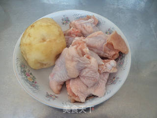 翅根烧土豆的做法步骤:2