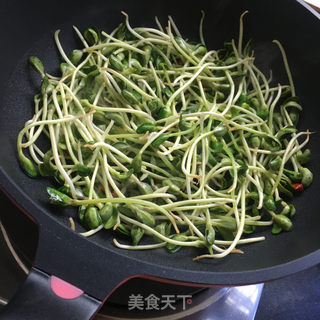 蒜香炒豆苗的做法步骤：6