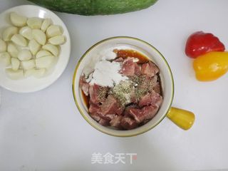 黑椒蒜子牛肉粒❤️香辣鲜香❗️年夜菜宴客菜的做法步骤:2