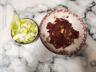 牛肉炒白菜的做法步骤：1