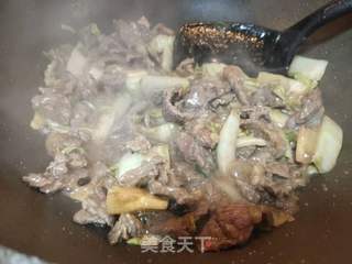 牛肉炒白菜的做法步骤：5