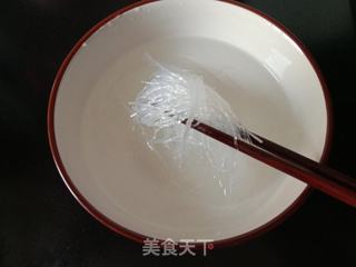 粉丝拌菠菜的做法步骤：1