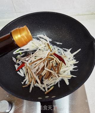 莲藕炒豆干的做法步骤:5