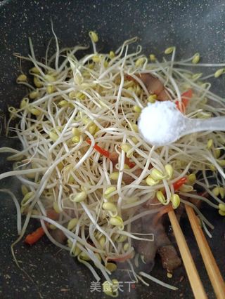 腊肉炒黄豆芽的做法步骤:6
