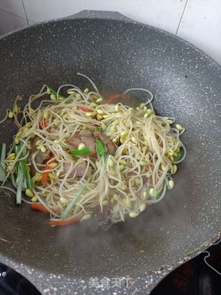 腊肉炒黄豆芽的做法步骤:7