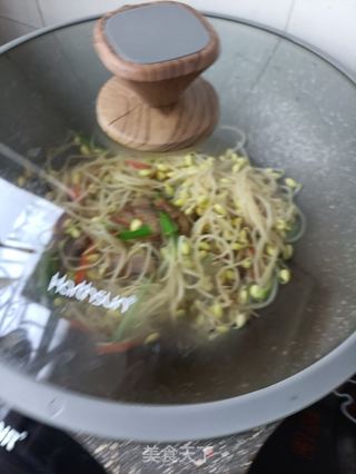 腊肉炒黄豆芽的做法步骤:8