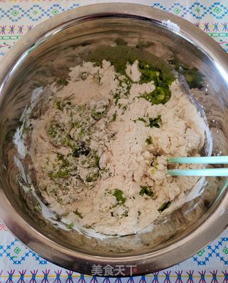 薄如蝉翼——菠菜汁春饼的做法步骤:2