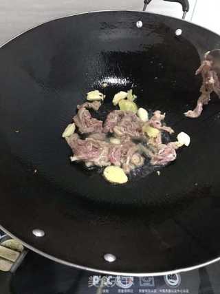 青椒豆干炒肉丝的做法步骤：2