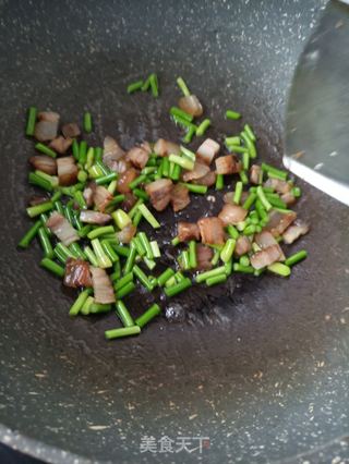 腊肉蒜薹炒饭的做法步骤:7