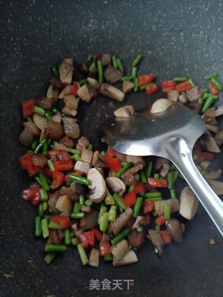 腊肉蒜薹炒饭的做法步骤:8