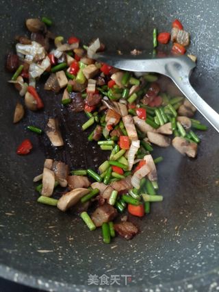 腊肉蒜薹炒饭的做法步骤:9