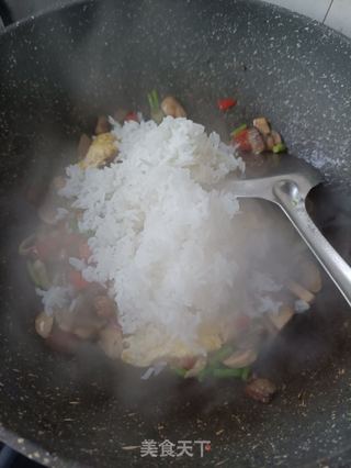 腊肉蒜薹炒饭的做法步骤:12