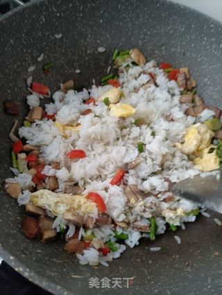腊肉蒜薹炒饭的做法步骤:13