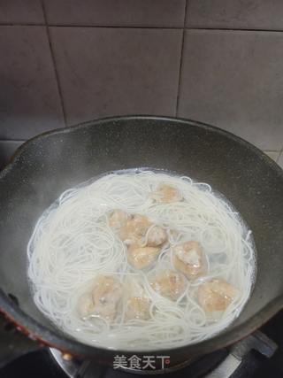 菠菜云吞面的做法步骤:3