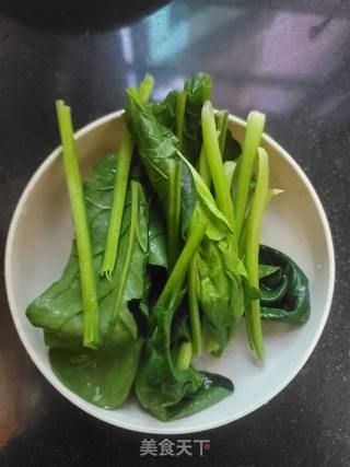 菠菜云吞面的做法步骤:4