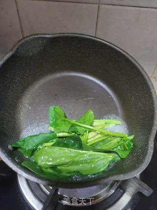 菠菜云吞面的做法步骤:8