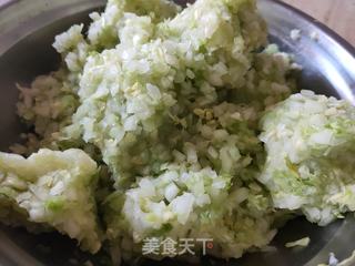 猪肉白菜三鲜水饺的做法步骤:5