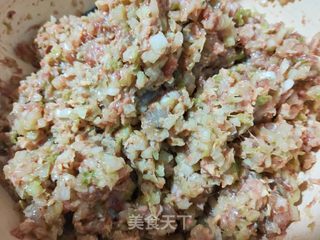 猪肉白菜三鲜水饺的做法步骤:6