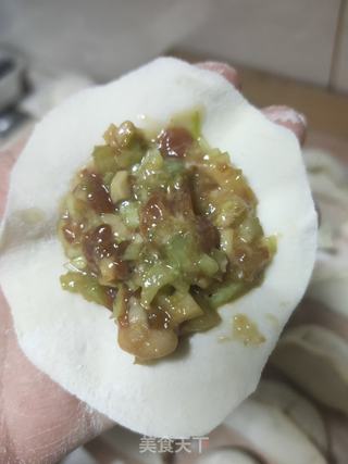 猪肉白菜三鲜水饺的做法步骤:7
