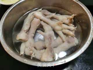 酸辣无骨凤爪的做法步骤:2