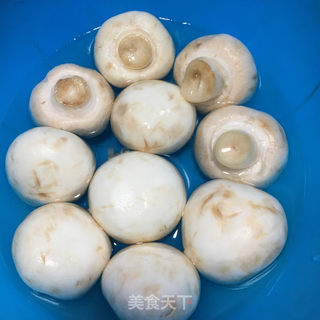 蘑菇豆腐汤的做法步骤：2