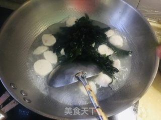 海菜粉丝鱼丸汤的做法步骤：3