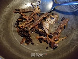 豆豉鲮鱼炒菜花的做法步骤：4