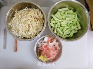 豆角焖面想好吃选对步骤是关键❗️一款北方超下饭的主食面食的做法步骤：1