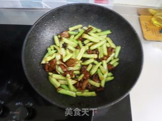 豆角焖面想好吃选对步骤是关键❗️一款北方超下饭的主食面食的做法步骤：4