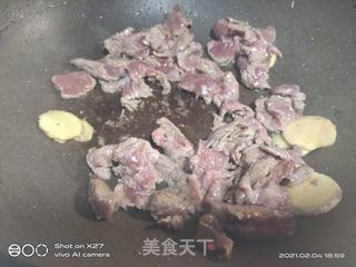 牛肉炒芸豆丝的做法步骤：2