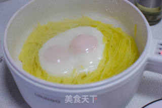 土豆丝鸟巢蛋的做法步骤:6