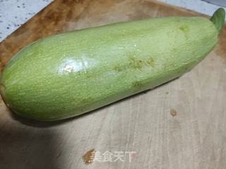 西葫虾仁烫面蒸饺的做法步骤:3
