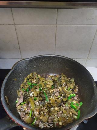牛肉炒酸菜的做法步骤:11