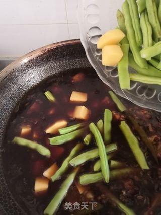 红烧牛肉土豆豆角的做法步骤:13
