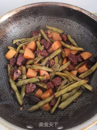 红烧牛肉土豆豆角的做法步骤:16