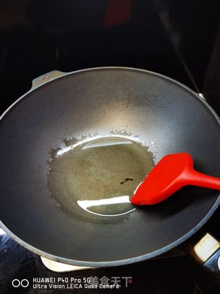 用烤海鸭蛋做的什锦炒饭,你没试过吧?的做法步骤:3