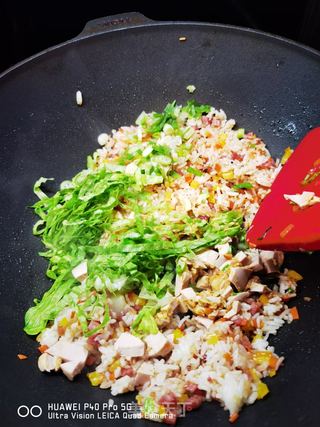 用烤海鸭蛋做的什锦炒饭,你没试过吧?的做法步骤:8