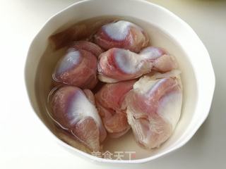 卤汁鸭肫，掌握好2点做出来没异味还很好吃的做法步骤：1