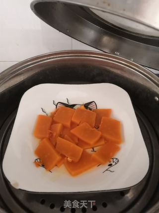 金元宝饺子的做法步骤：1