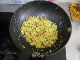 腊肠炒小米饭的做法步骤:9