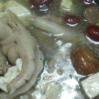 凤爪鱼头豆腐汤