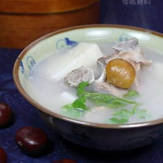 脚板苕板栗脊骨浓汤