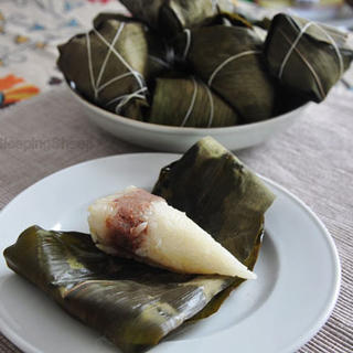 传统的红豆沙粽子 和 卤牛肉香菇粽子