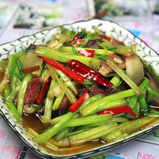 腊肉炒水芹菜
