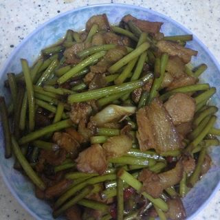 蒜苗炒肉片