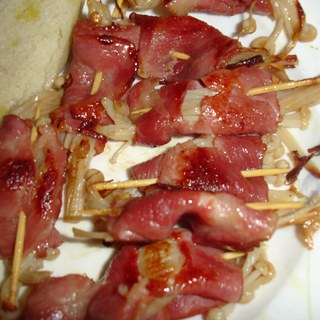 营养美味的培根金针菇卷