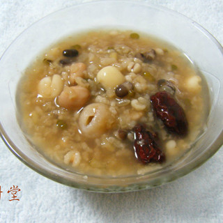 红枣莲子八宝粥